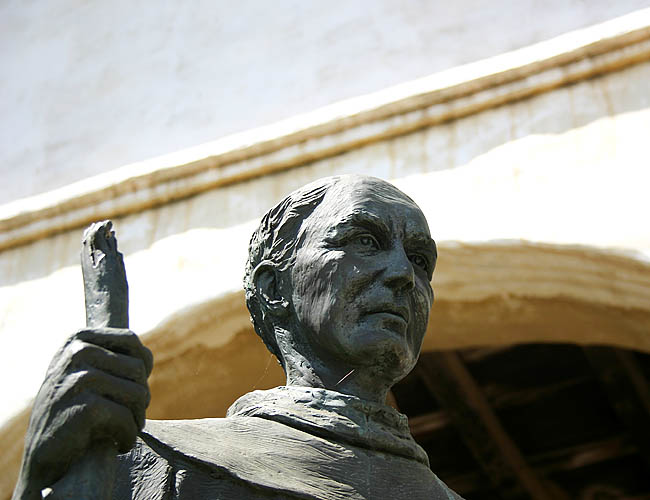 mission statue ~ santa barbara, ca ~ [kit lens] ~